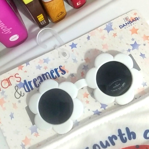 STARS & DREAMERS GIRL'S JULY 4TH SUNGLASSES AND BANDANA BIBS 4 PIECE SET… - Picture 4 of 9